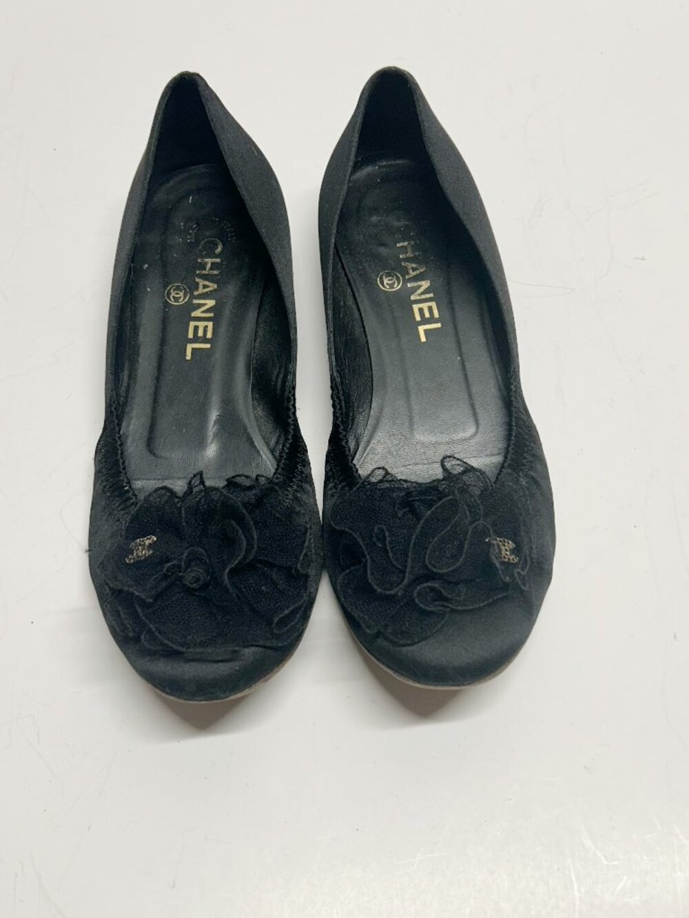 CHANEL Black Floral Appliqué Ballet Flats